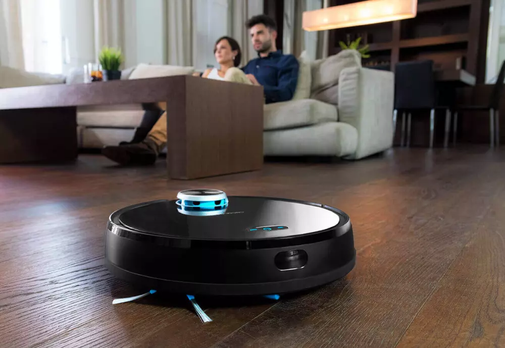 robot vacuum with self cleaning mop